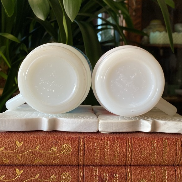 Pair of Fire King Gingham Plaid Anchor Hocking Blue + Red Milk Glass Mugs VTG - Picture 9 of 12